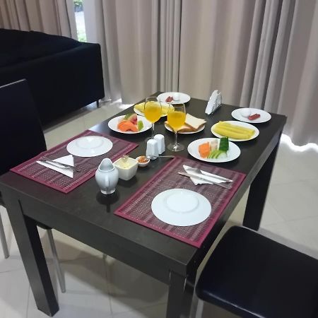 Hotel Blue Bird Negombo Bagian luar foto