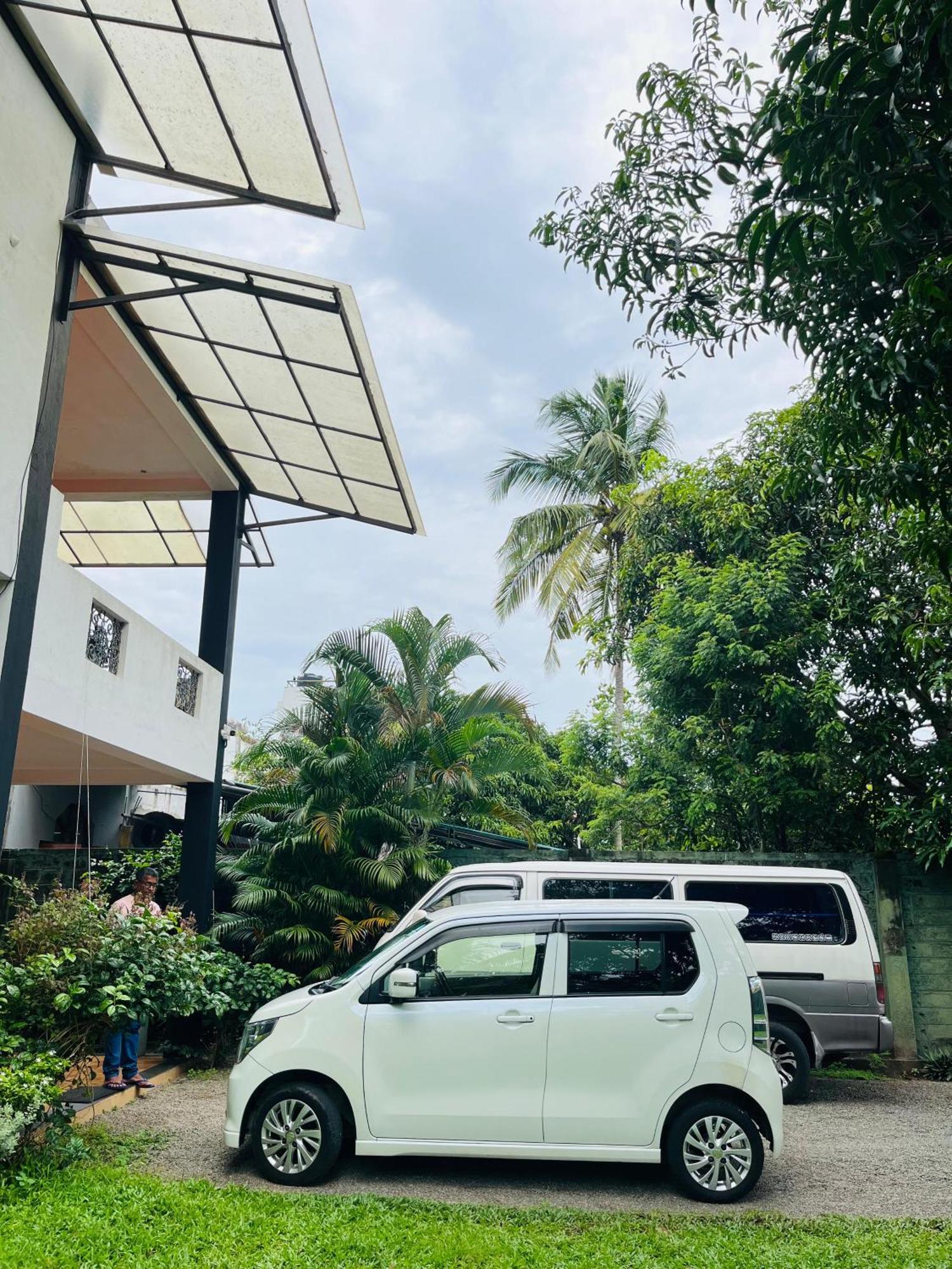 Hotel Blue Bird Negombo Bagian luar foto
