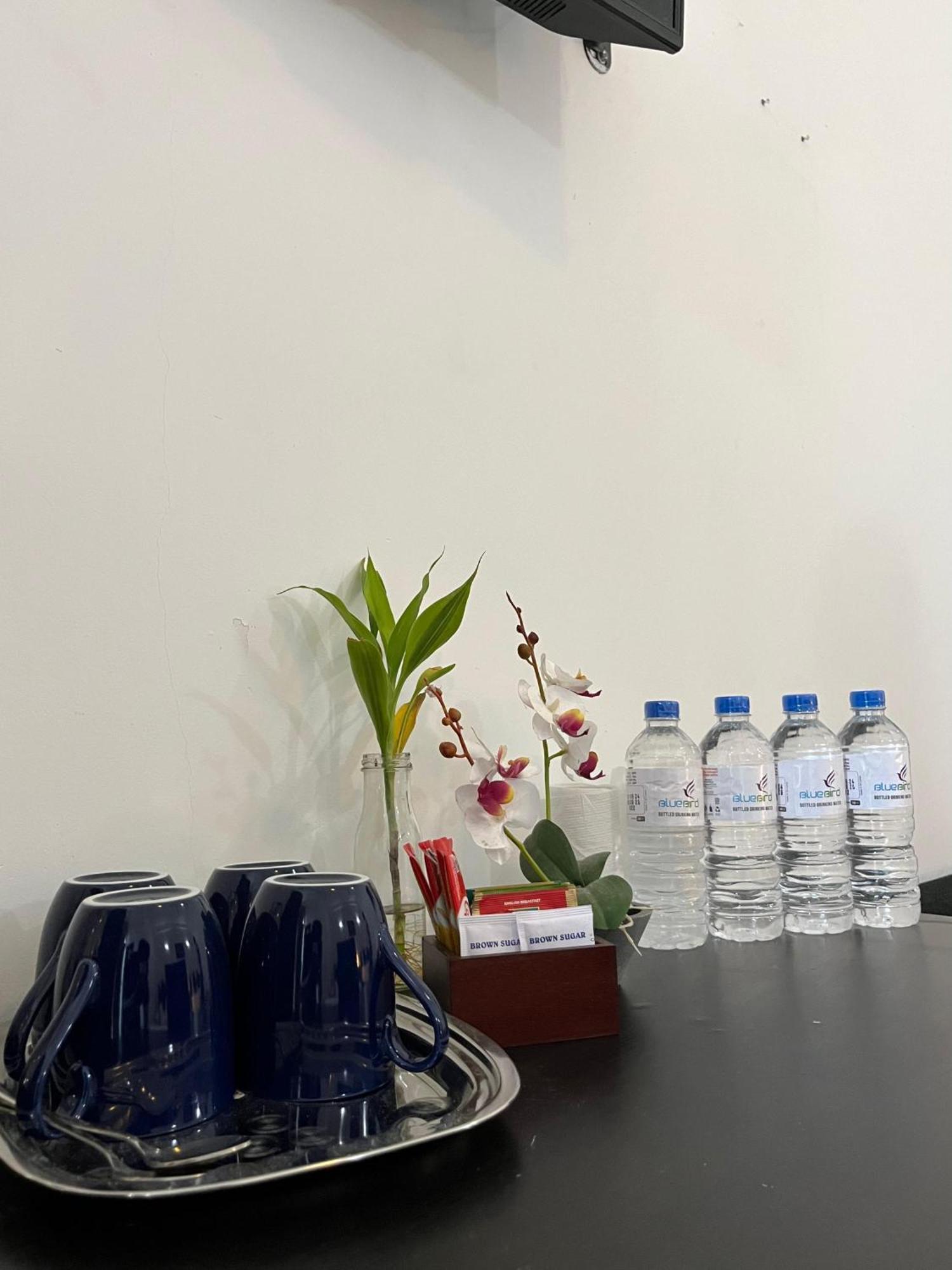 Hotel Blue Bird Negombo Bagian luar foto